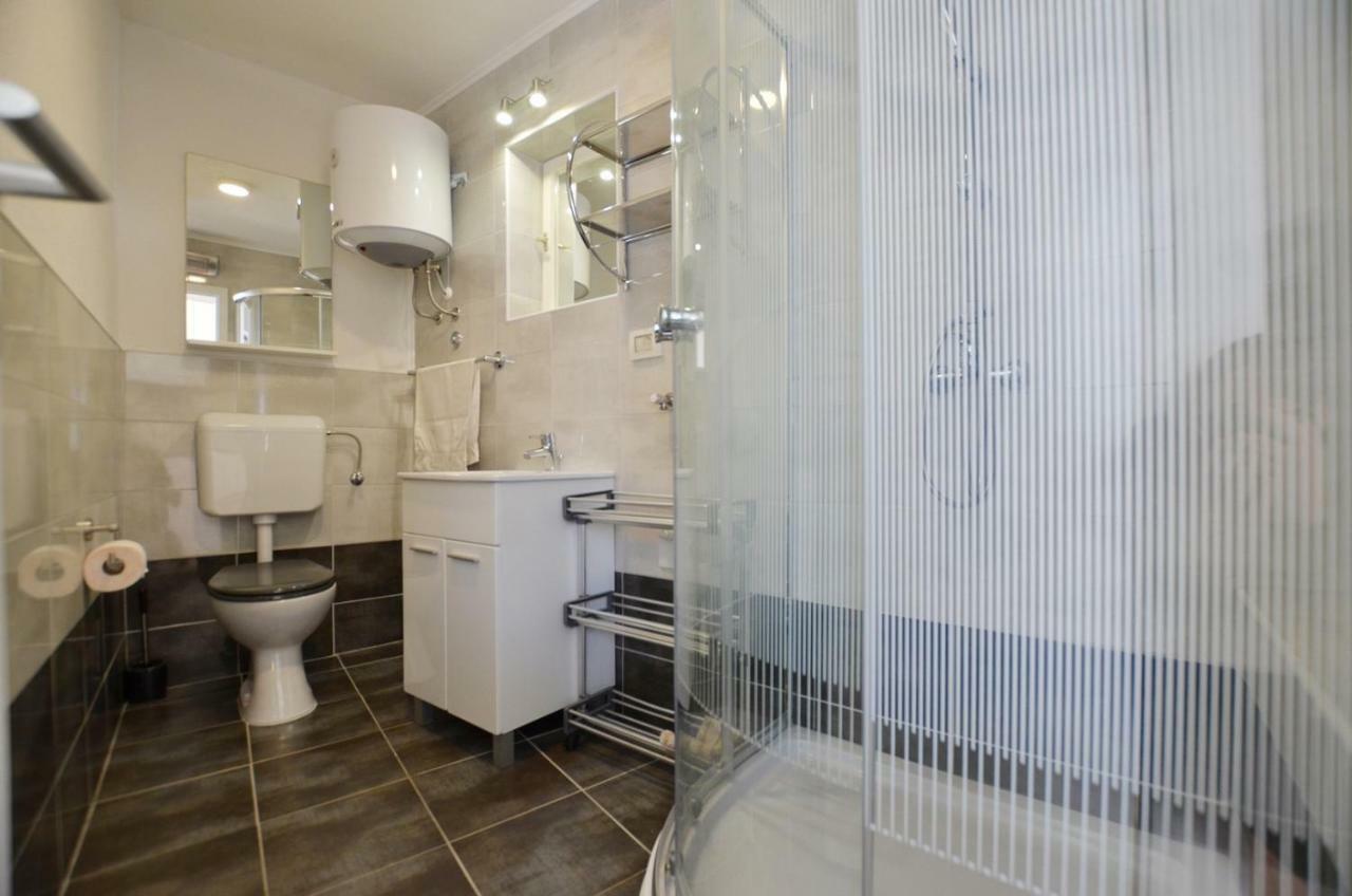 Yulia Apartments Ровинь Экстерьер фото