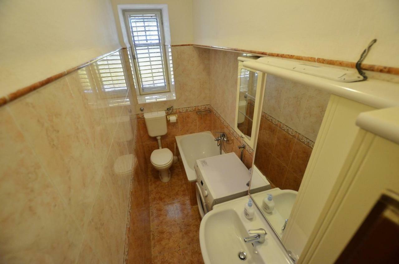 Yulia Apartments Ровинь Экстерьер фото