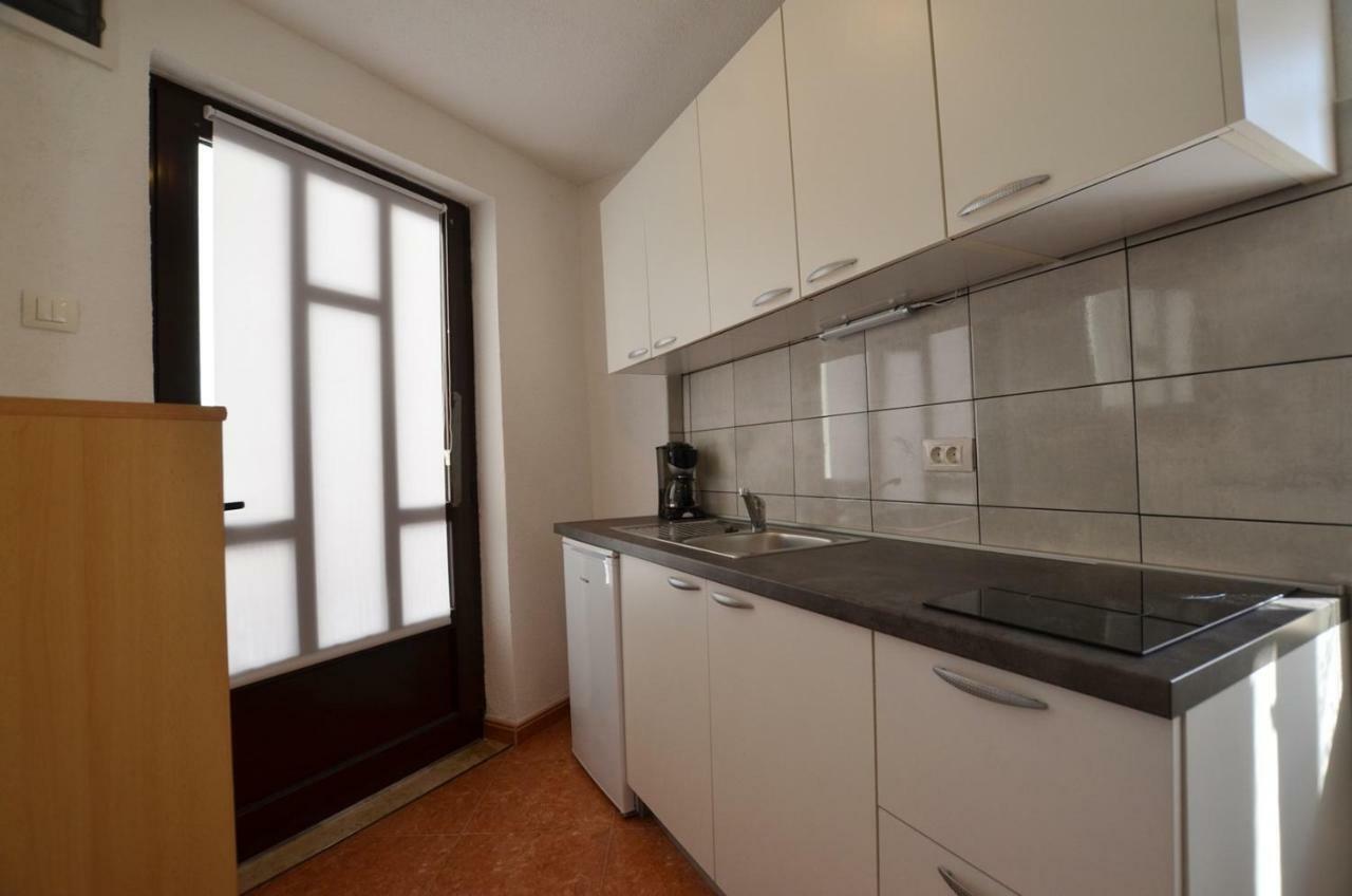 Yulia Apartments Ровинь Экстерьер фото