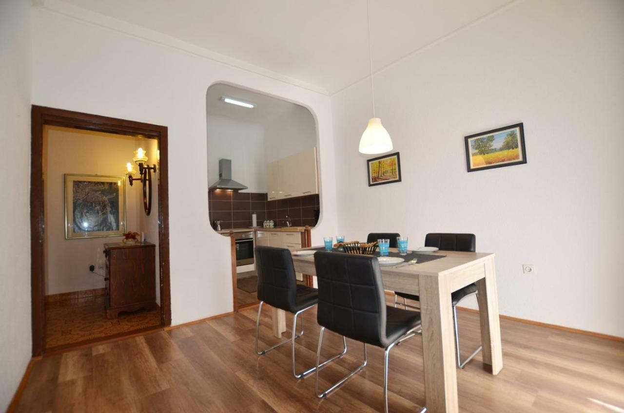 Yulia Apartments Ровинь Экстерьер фото